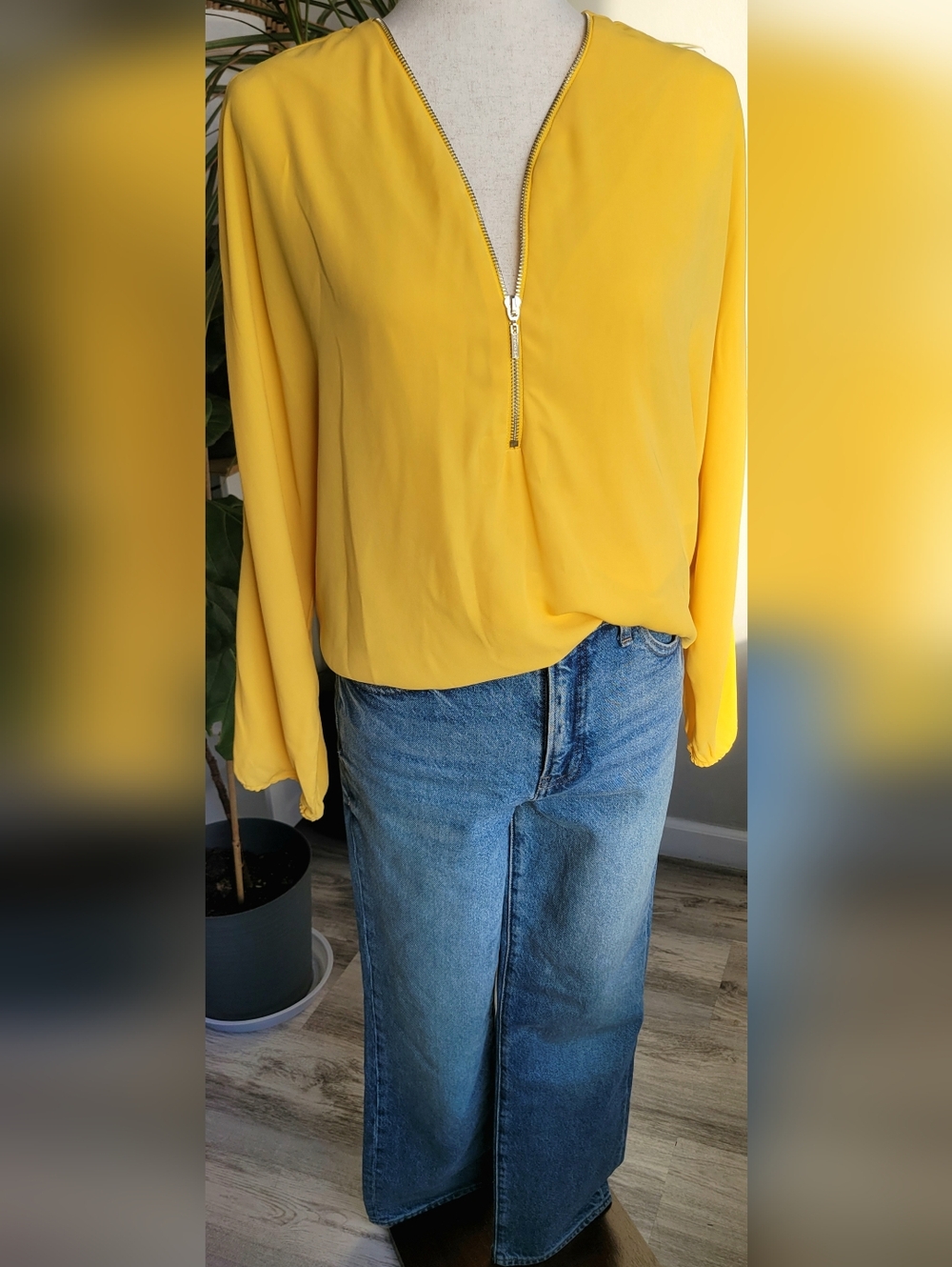 Tahari Mustard Yellow Zip Front Blouse Long Sleeve Fall Workwear Size S